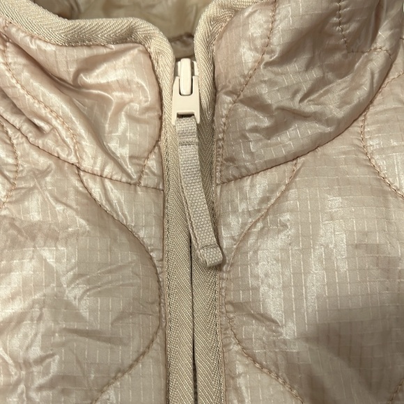 J. Crew Womens Layering Vest Primaloft Rose Gold size XS- like new - Picture 14 of 15